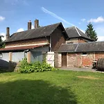 Au Cœur D'une Résidence D'artiste *